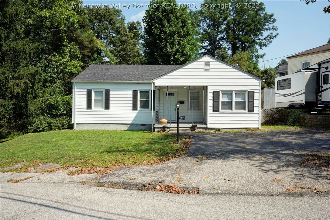 Property Photo: 934 Village Drive WV 25309