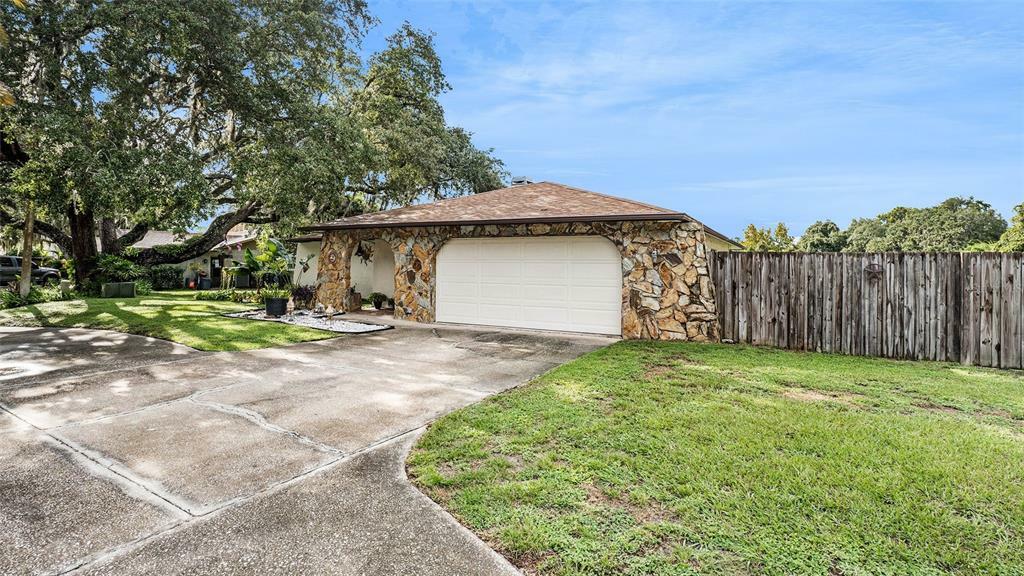 Property Photo: 7525 Laurel Oak Court FL 34668