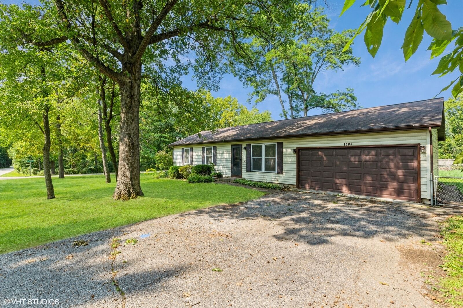 Property Photo:  1508 Blossom Street  IL 60014