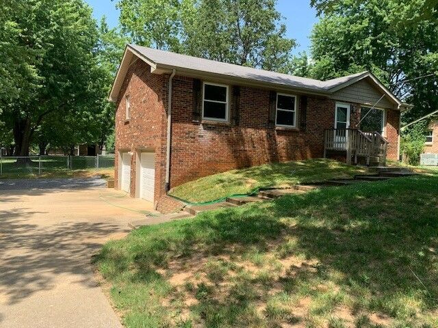 Property Photo: 335 Welchwood Dr TN 37040