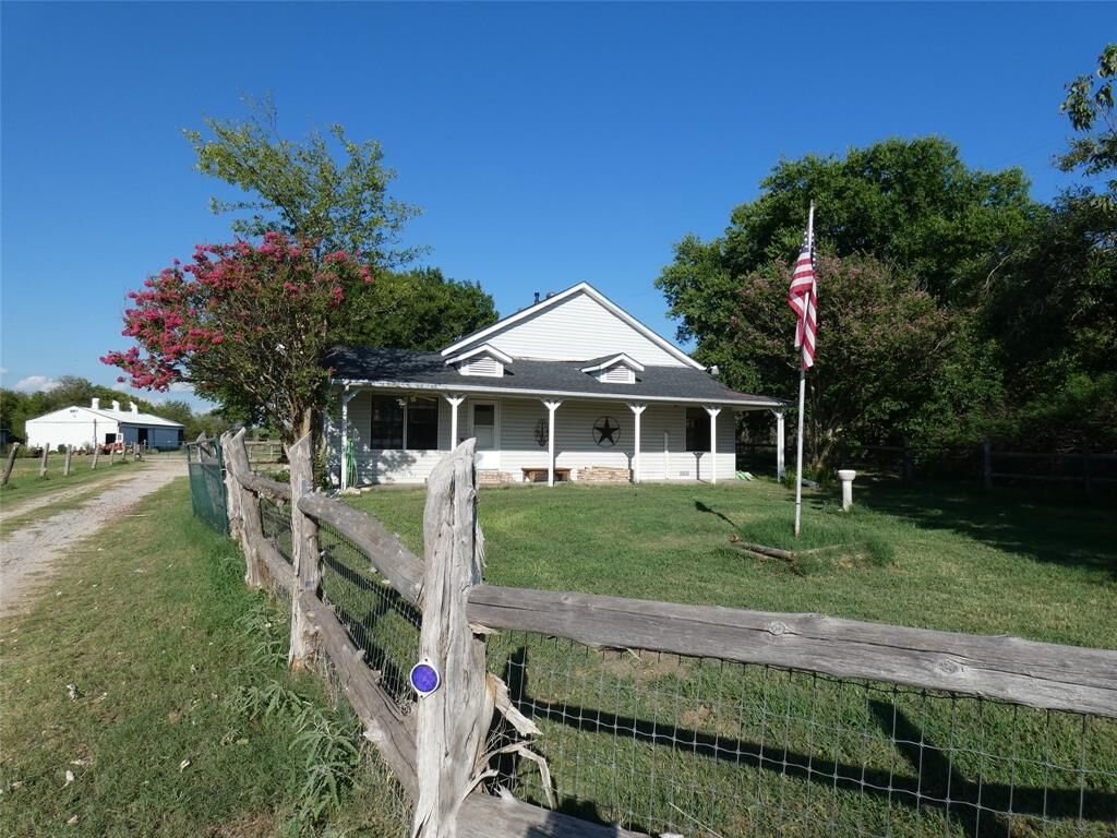 Property Photo: 15380 Longspur Lane TX 75160