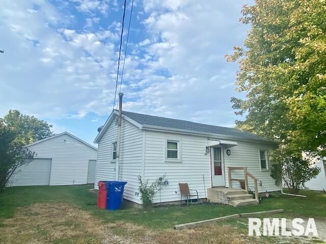 403A &Amp 403B Sharon Street  Elmwood IL 61529 photo