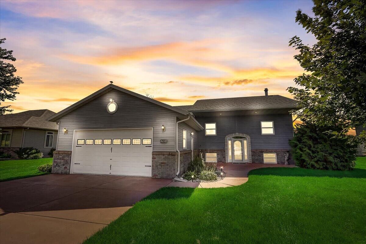 Property Photo: 712 W Linden Dr WI 53549