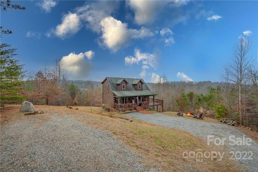 Property Photo: 137 Creekside Circle NC 28139