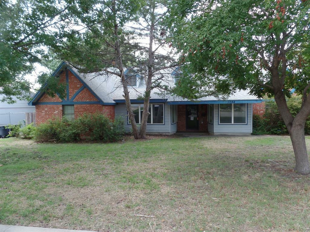 Property Photo: 3024 Santa Fe Trail TX 76116