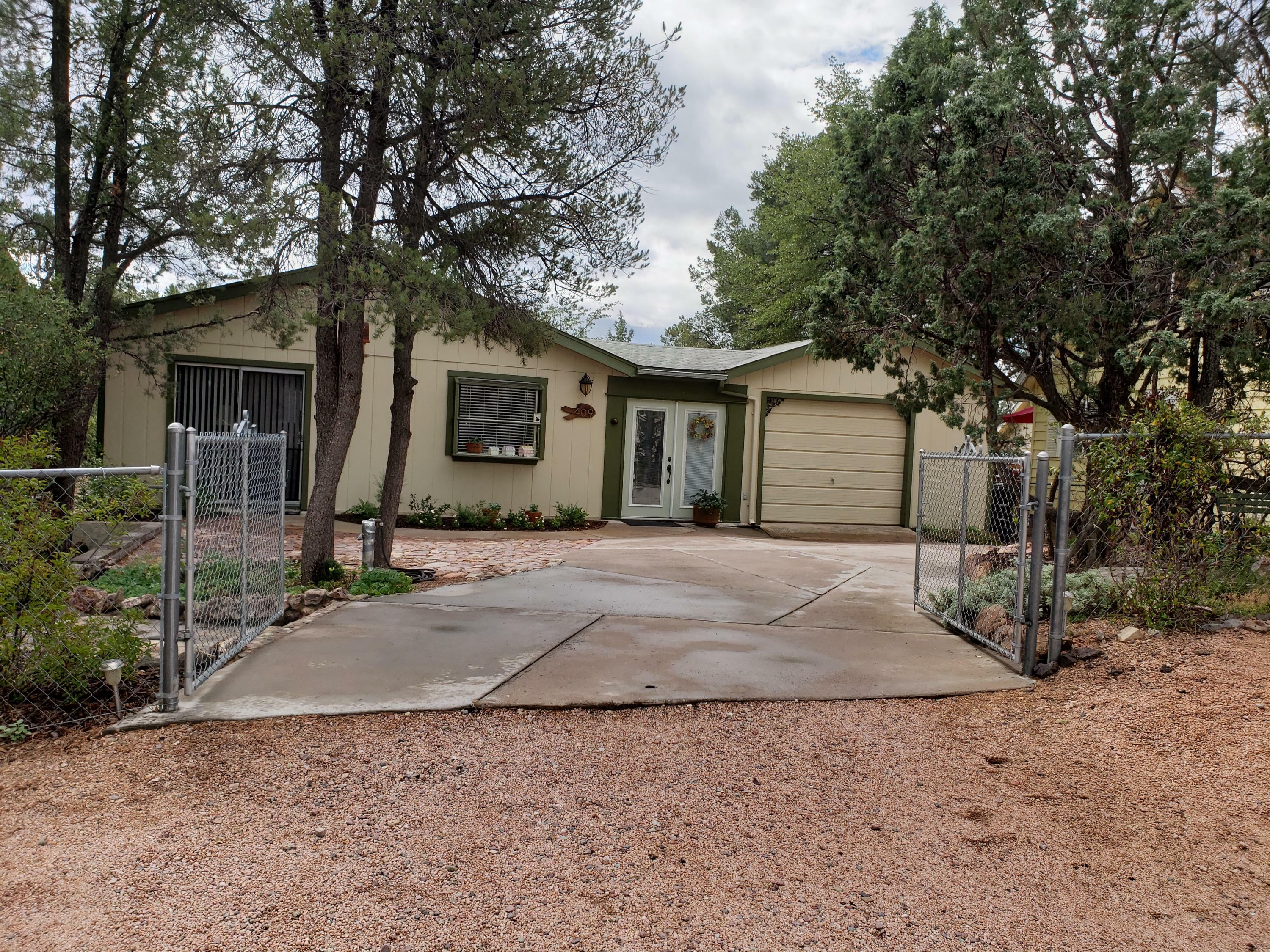 Property Photo:  409 E Evergreen Street  AZ 85541 