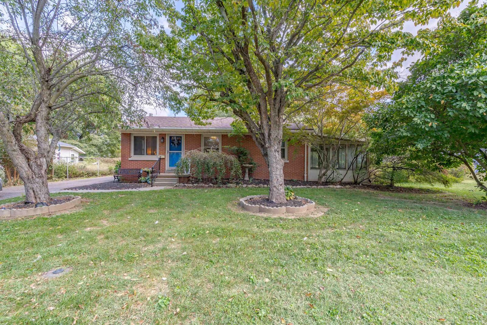 Property Photo: 2712 S Weinbach Avenue IN 47714