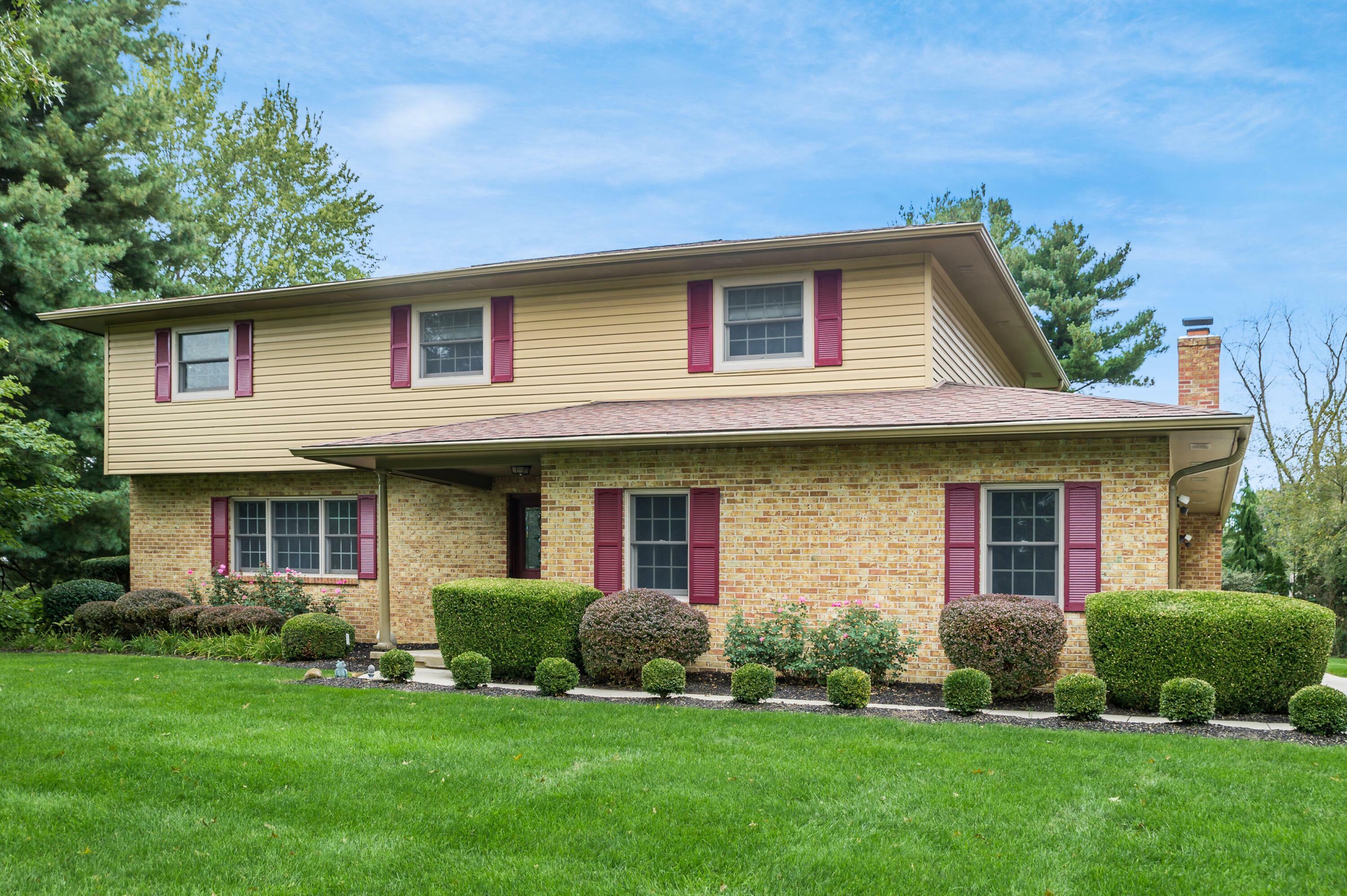 Property Photo: 8914 Stonehenge NW Drive OH 43147
