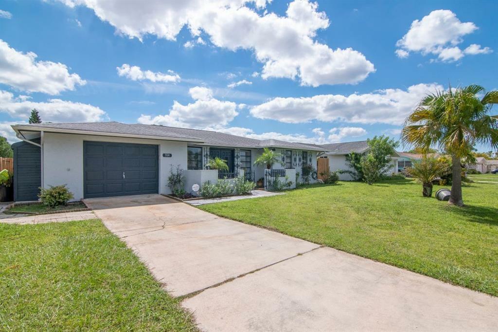 Property Photo:  7534 Briarwood Dr Drive  FL 34668 