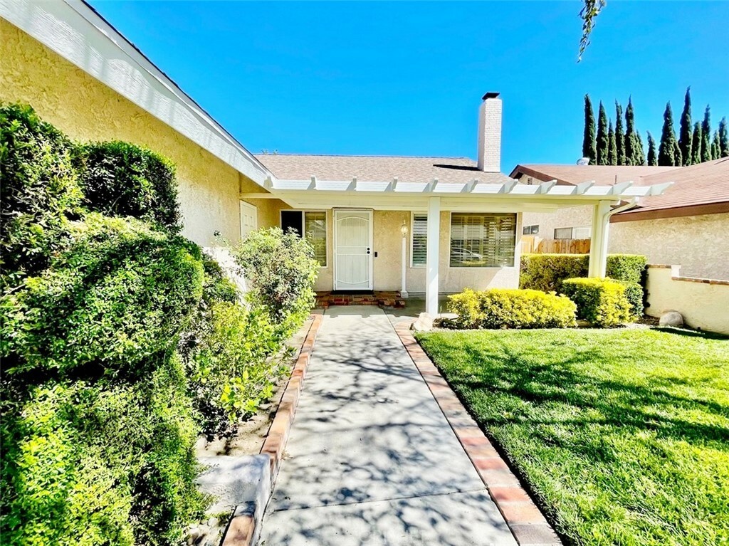 Property Photo:  27628 Cherry Creek Drive  CA 91354 