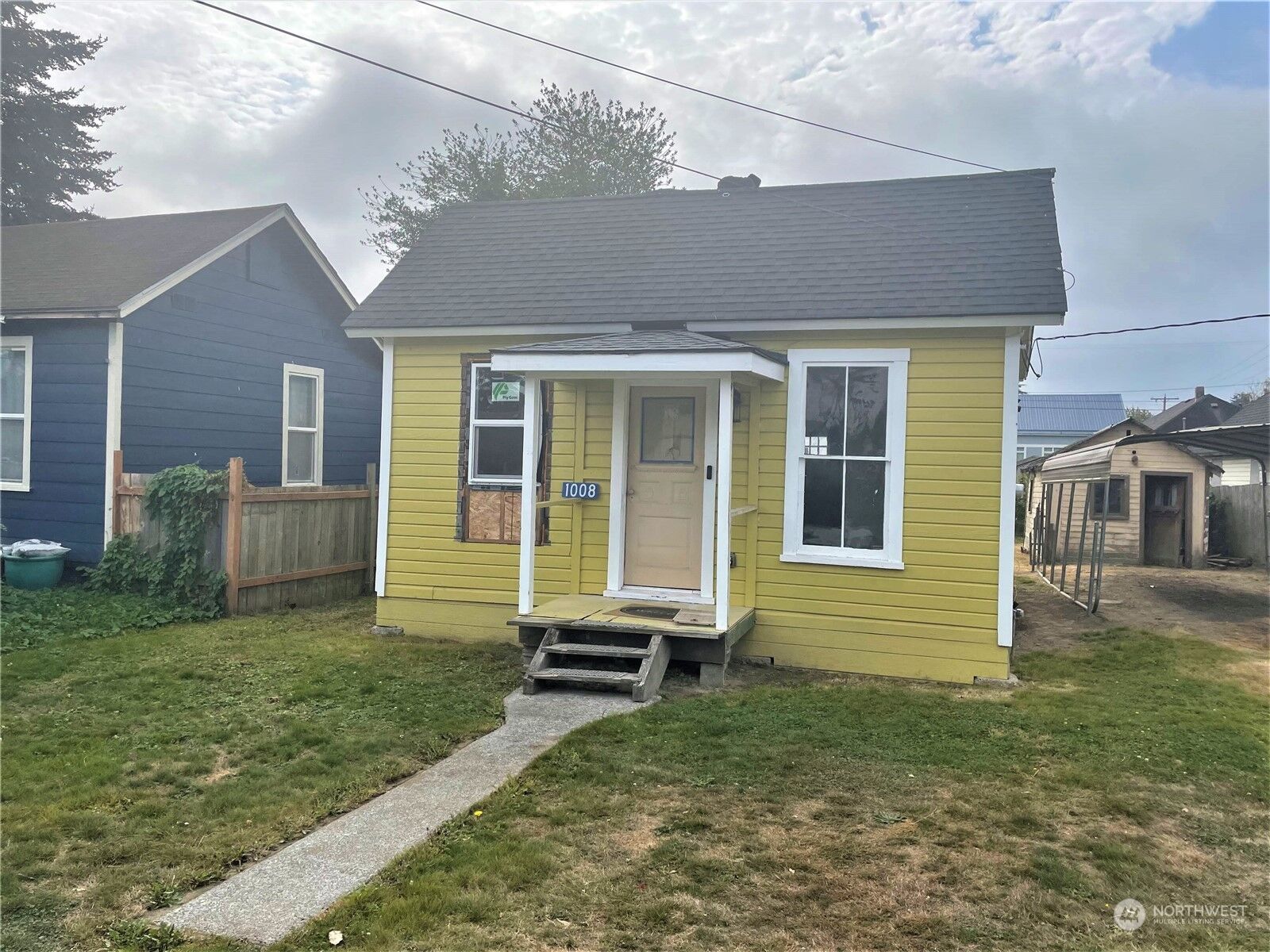 Property Photo: 1008 E Hazel Avenue WA 98233