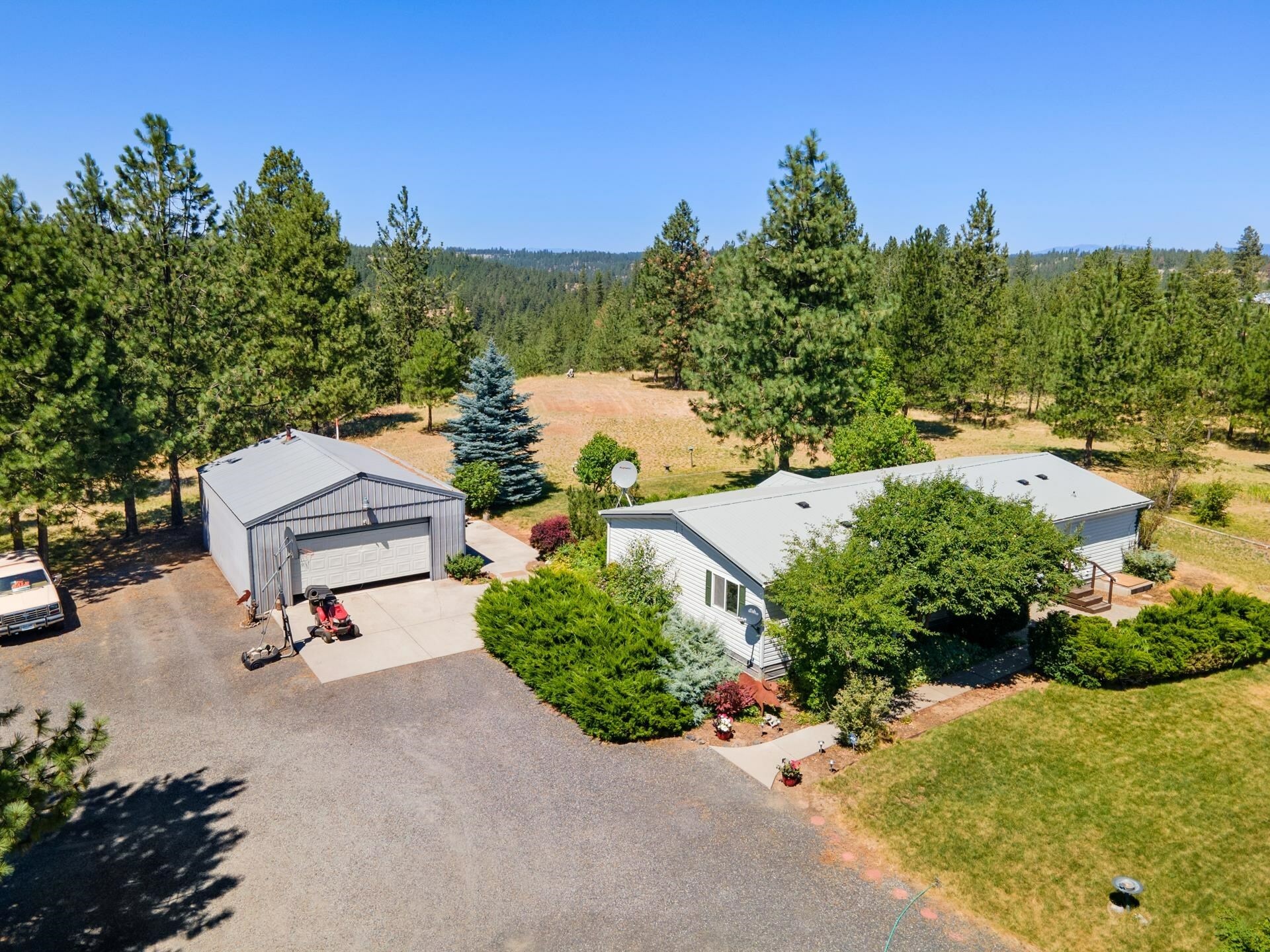 Property Photo:  2220 N Sawbuck Ln  WA 99224 