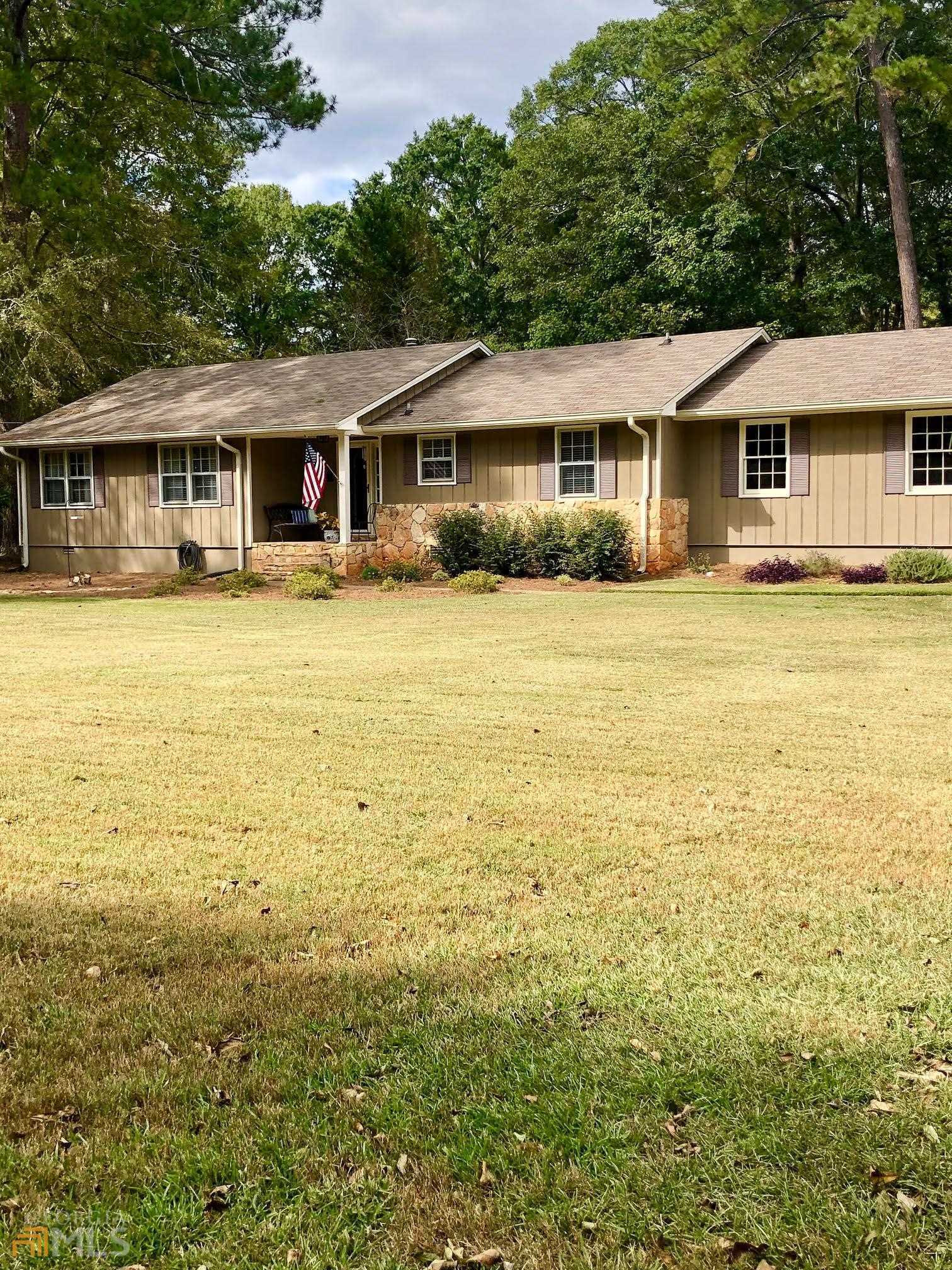 Property Photo:  555 Kings Road  GA 30606 