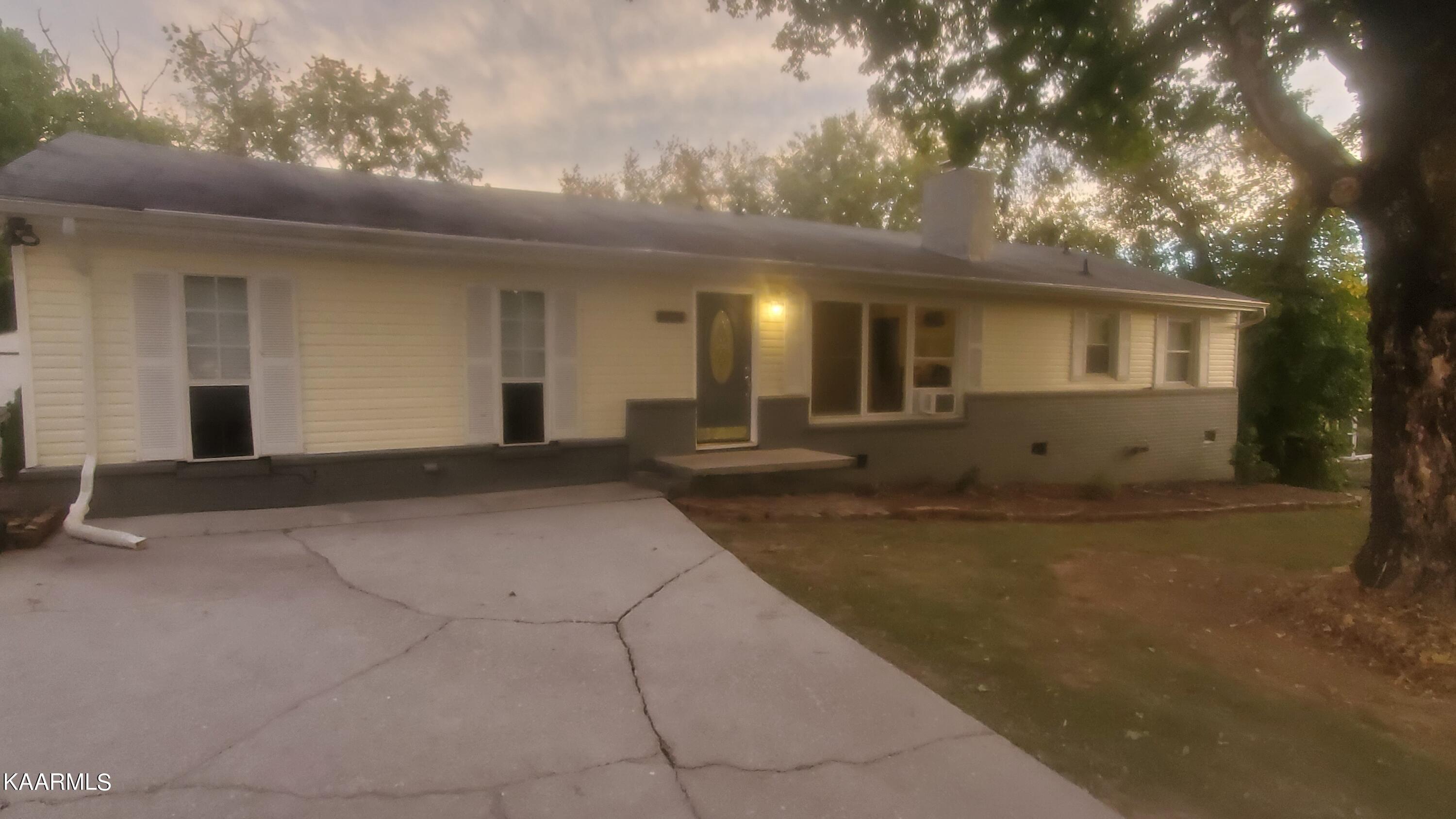 Property Photo: 4404 McDonald Rd TN 37914