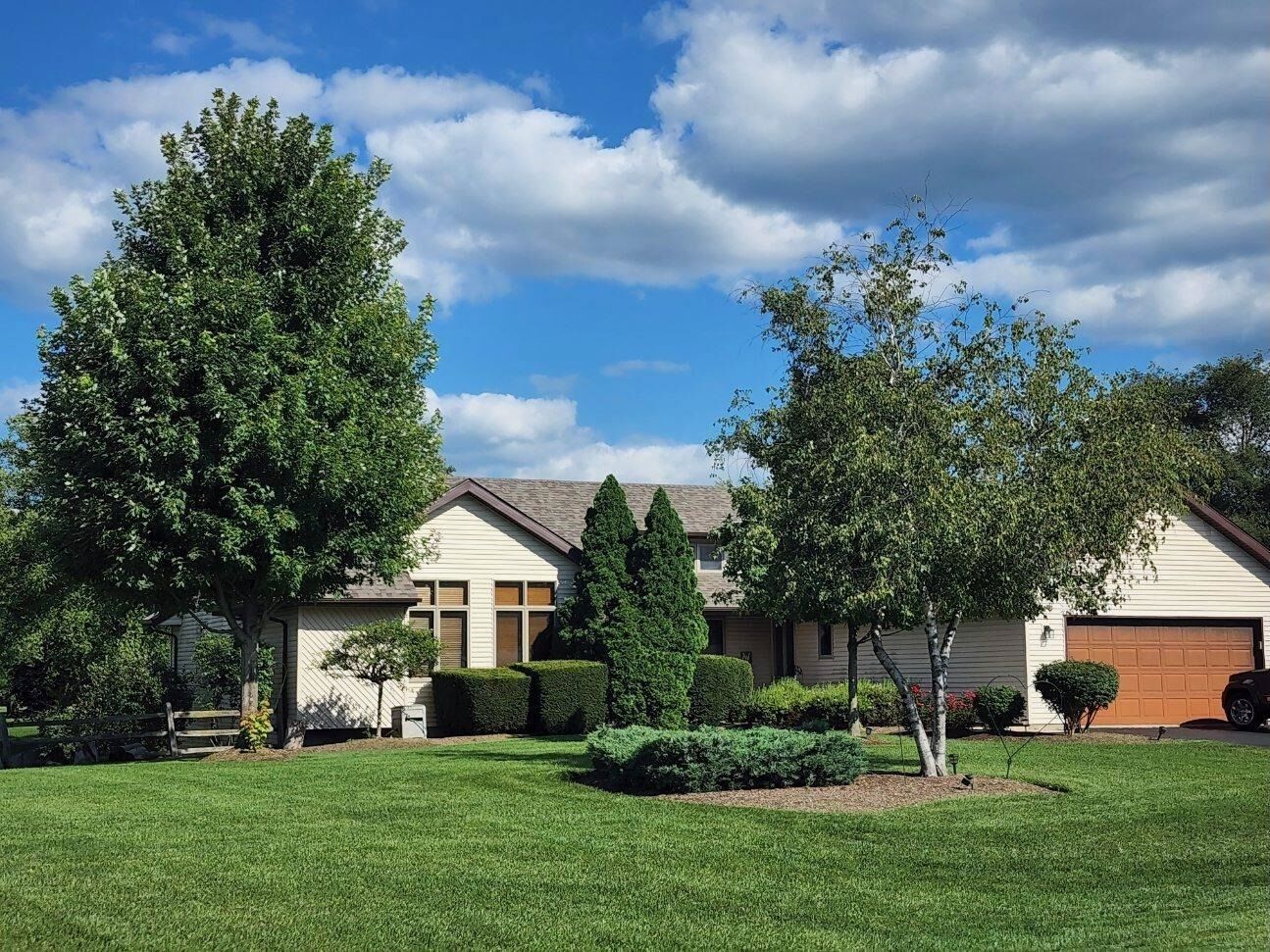 Property Photo: 4230 Gloucester Road IL 61073