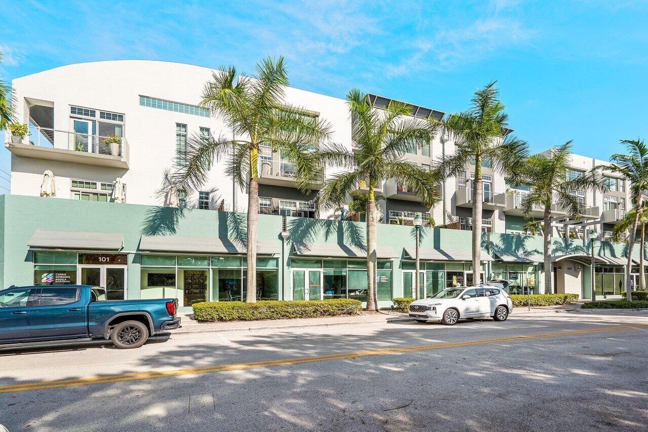 Property Photo:  185 NE 4th Avenue 302  FL 33483 