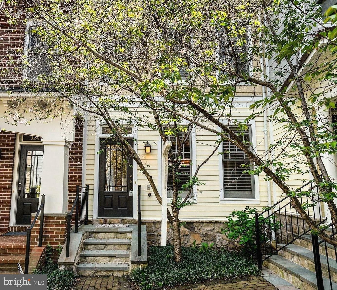 Property Photo:  1208 N Danville Street  VA 22201 