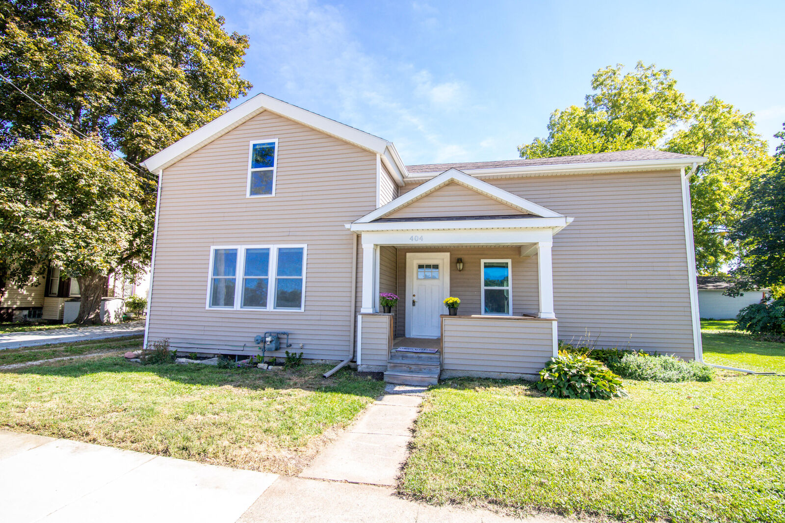Property Photo:  404 S Janesville St  WI 53563 