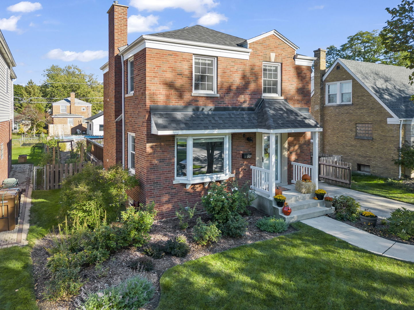 Property Photo:  2527 S 8th Avenue  IL 60546 