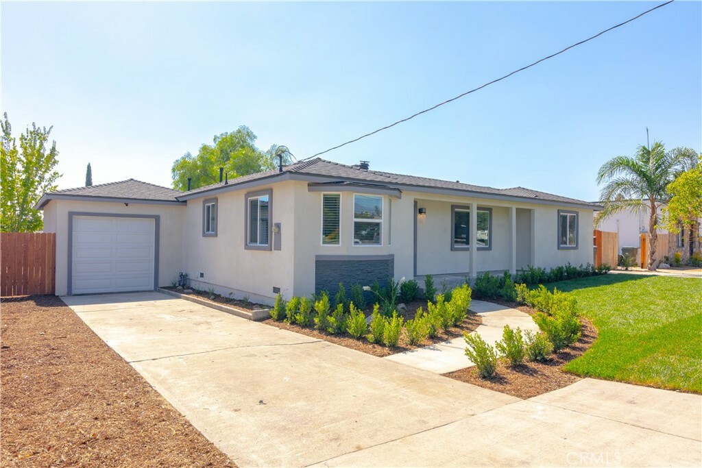 Property Photo:  1052 E 7th Street  CA 91786 