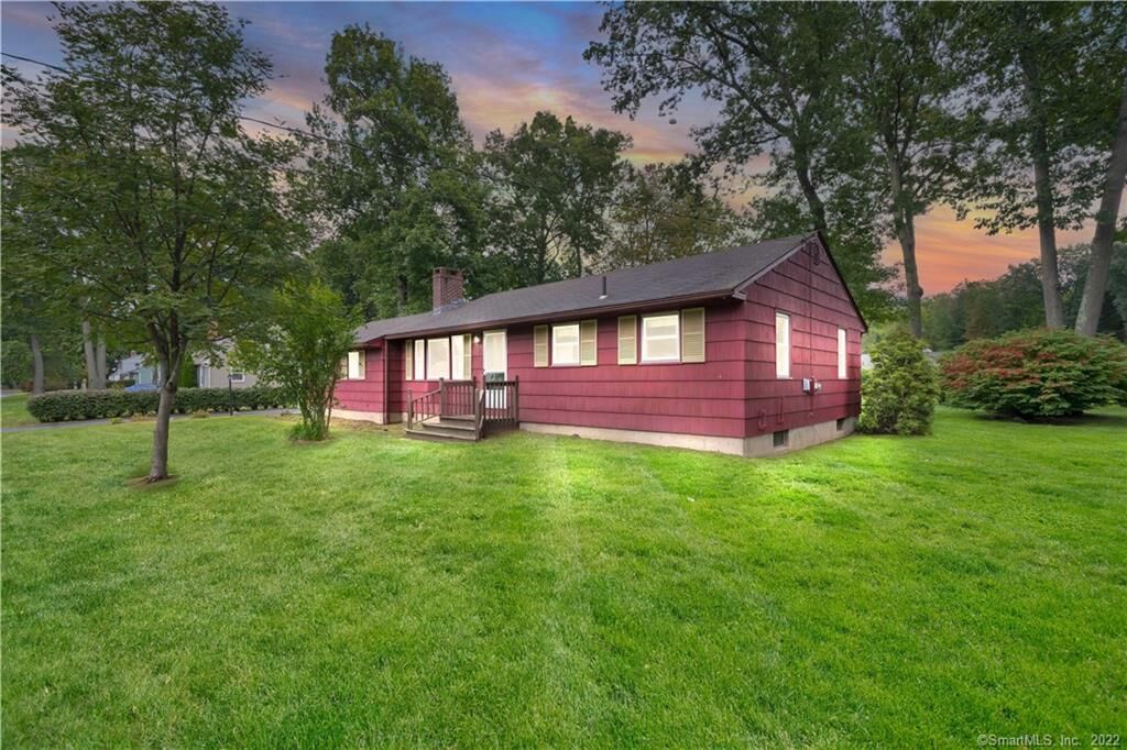 Property Photo:  9 Shady Oak Drive  CT 06082 