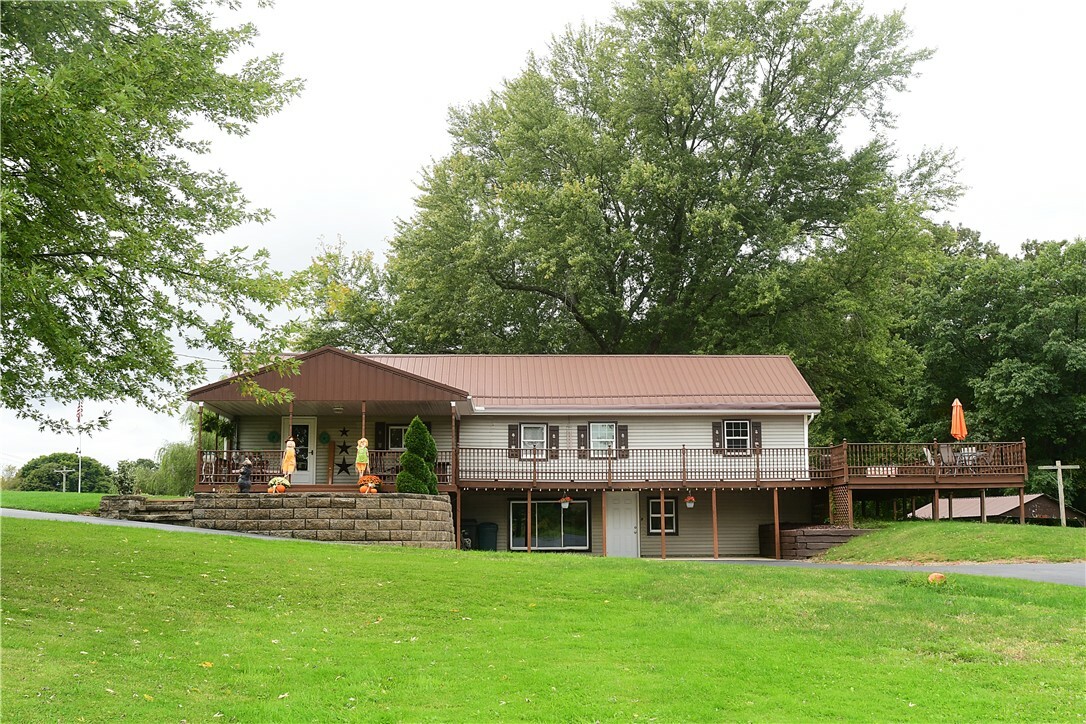 Property Photo: 1425 Old State Rd PA 16101