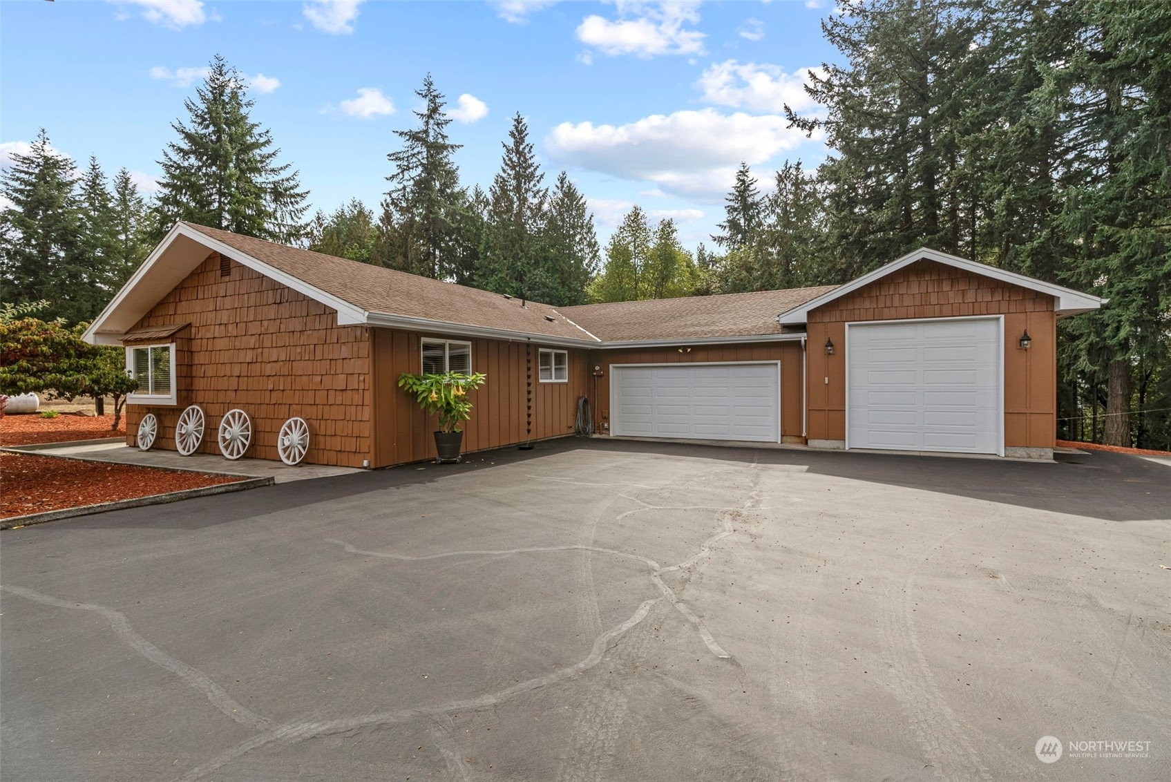 Property Photo:  206 Pare Road  WA 98626 