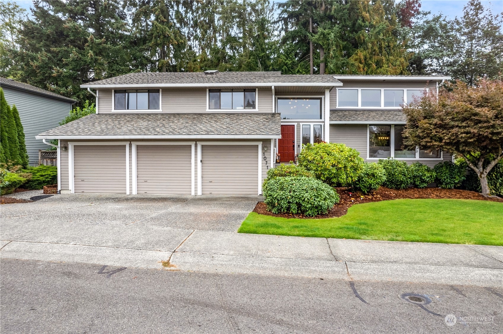 Property Photo:  10714 44th Avenue SE  WA 98208 