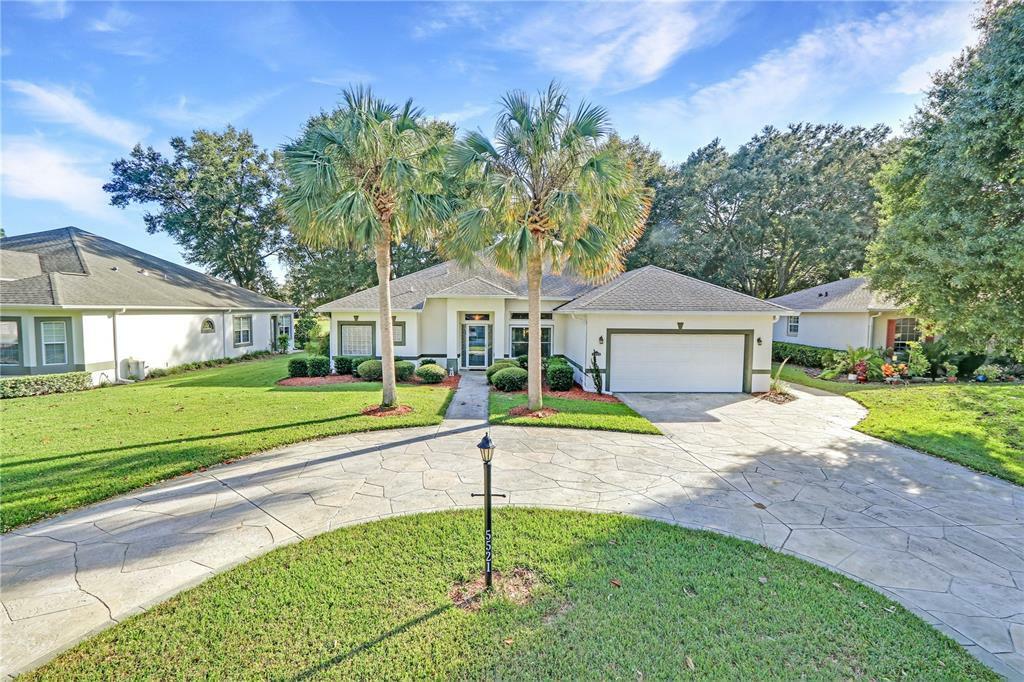 Property Photo: 5521 Grove Manor FL 32159