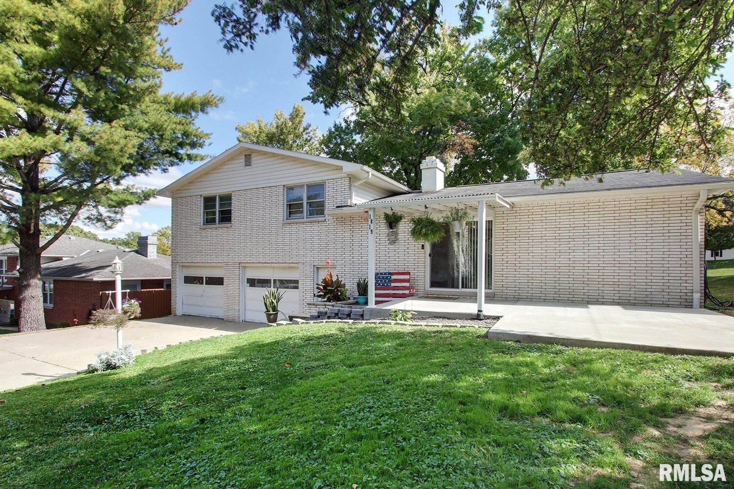 Property Photo:  1819 Hilltop  IL 62301 