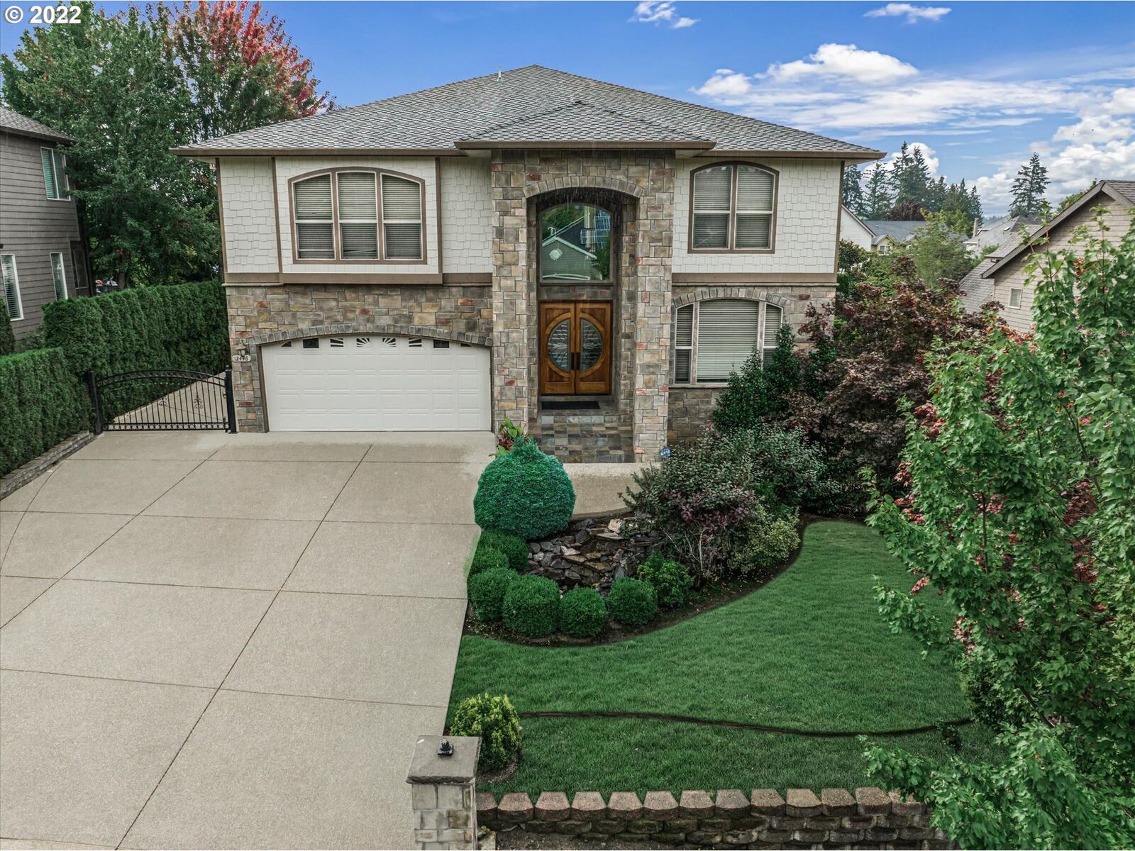 Property Photo:  12446 SE Eagle Glen Dr  OR 97086 