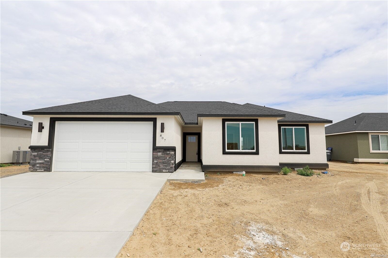 Property Photo:  1325 E Mt Baker Street  WA 99344 