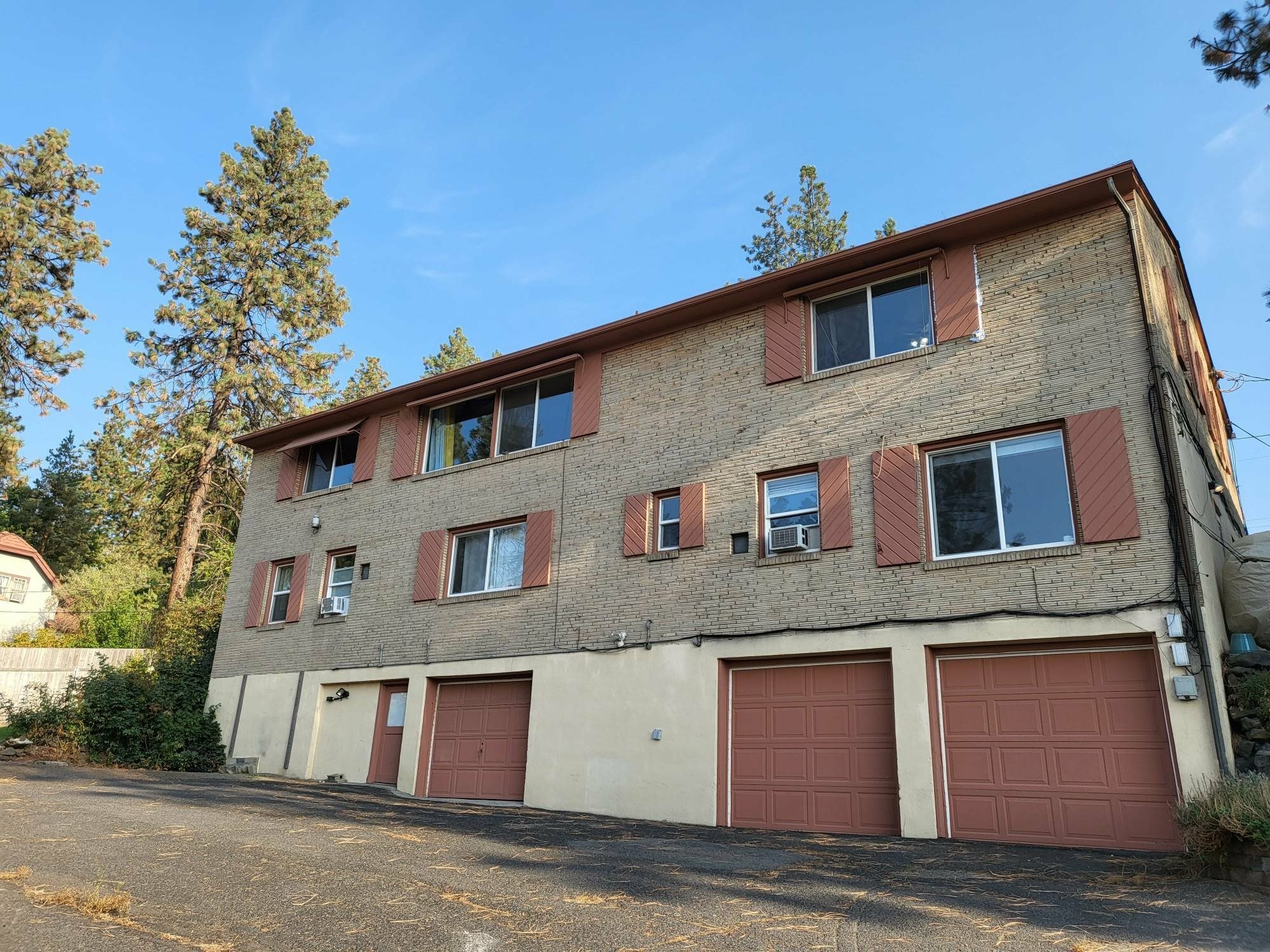 Property Photo:  824 W Cliff Dr  WA 99204 