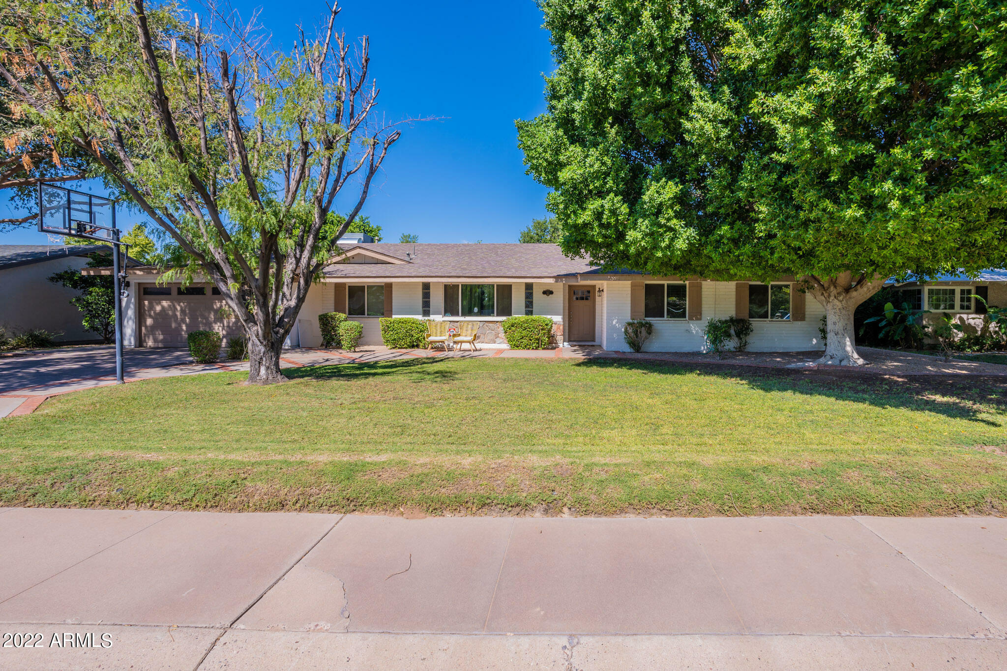 Property Photo:  42 E Harmont Drive  AZ 85020 