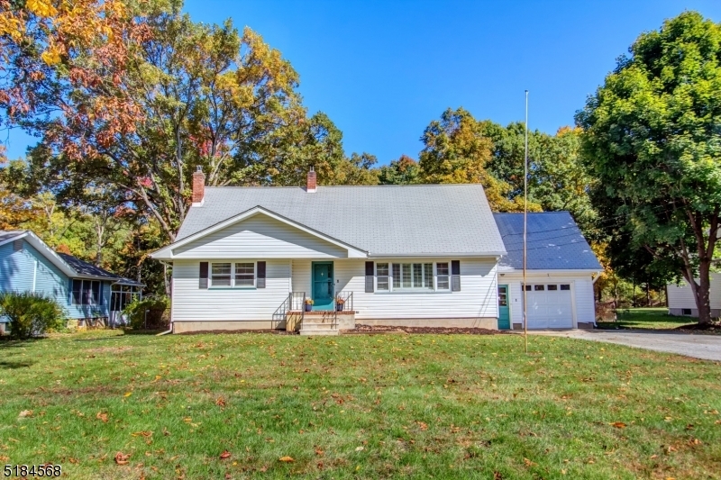 Property Photo:  4 Stoney Brook Ln  NJ 07438 