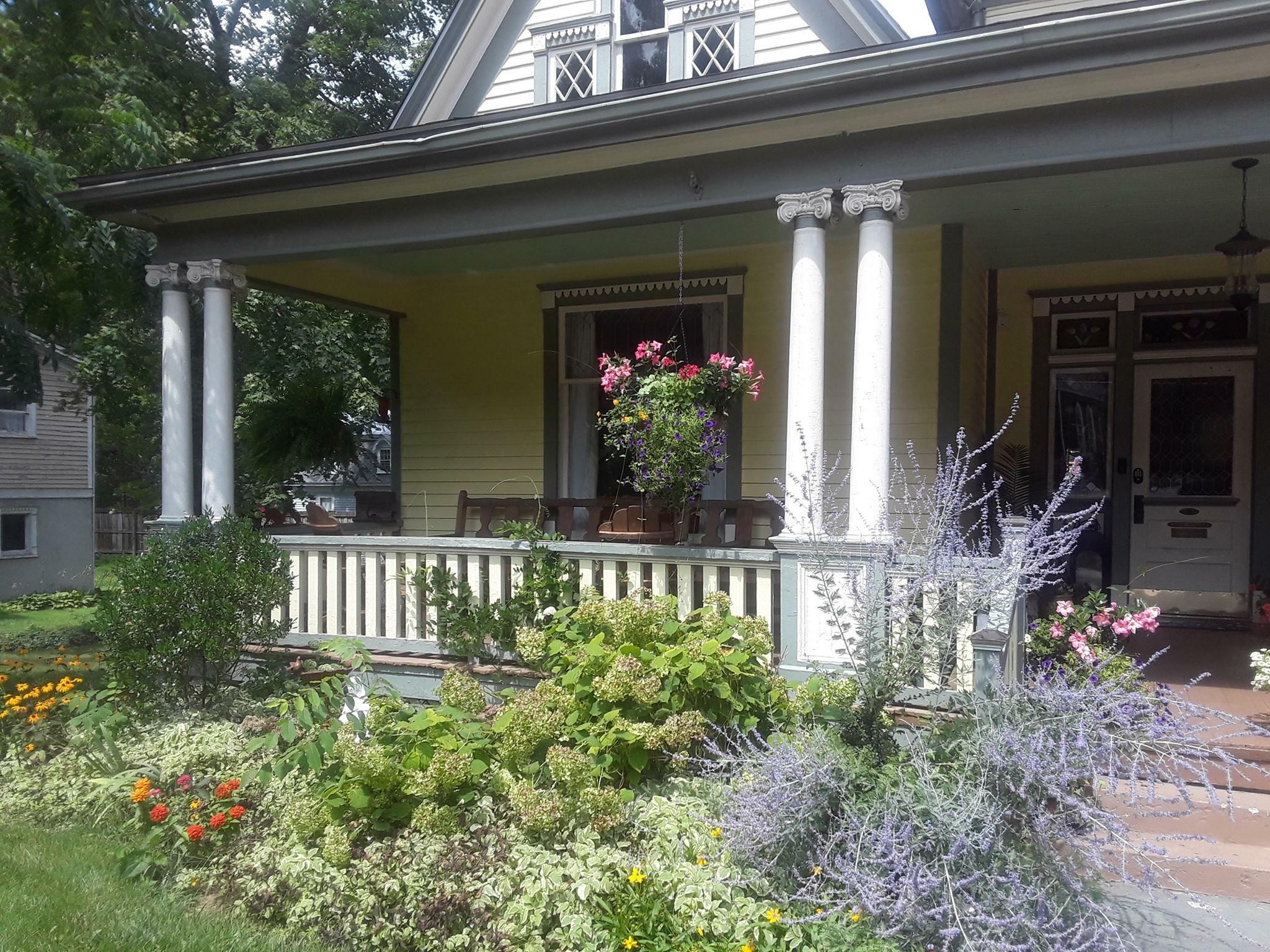 Property Photo: 349 W Main St WV 24986