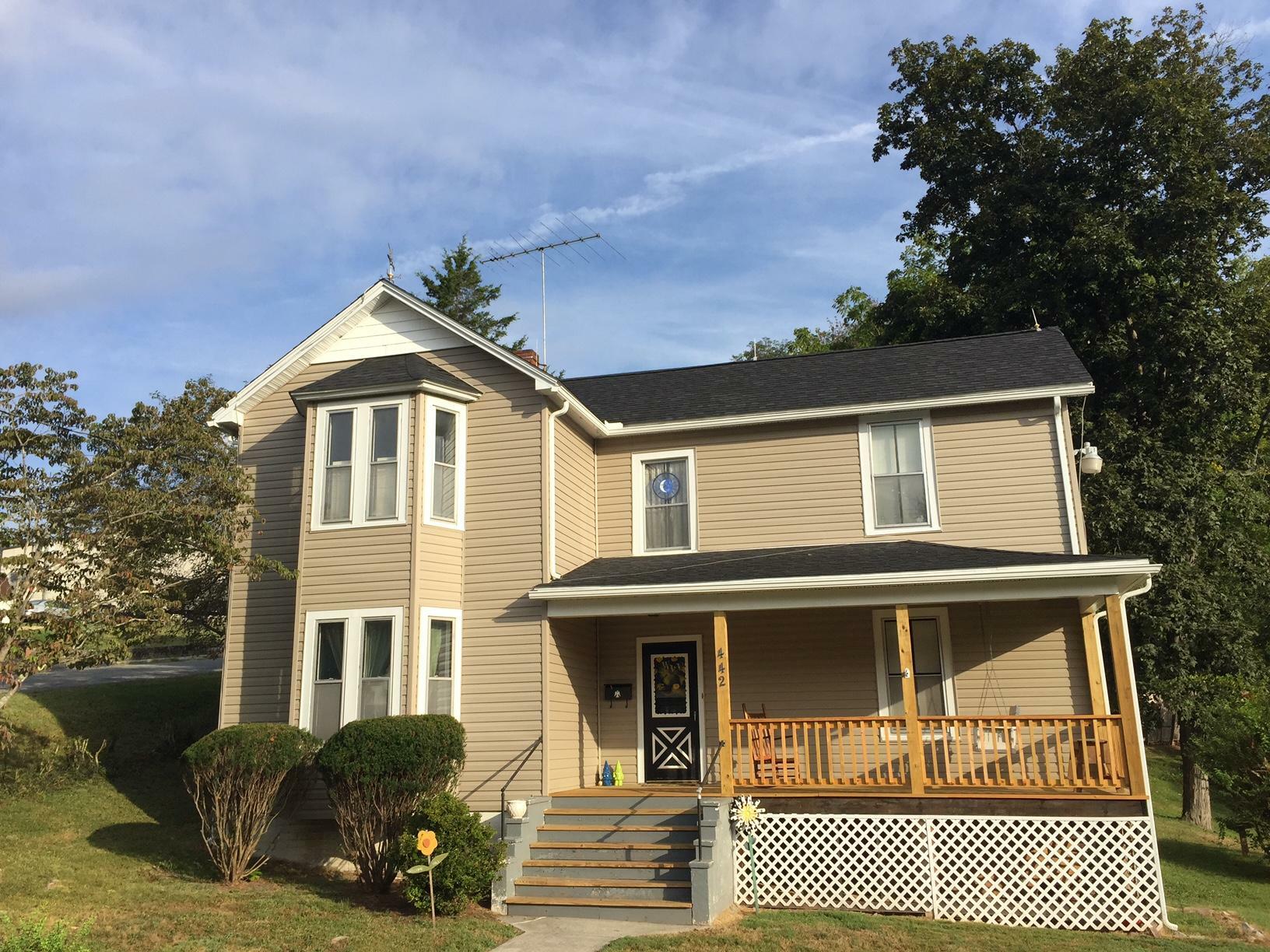 Property Photo:  442 Pocahontas Ave  WV 24970 