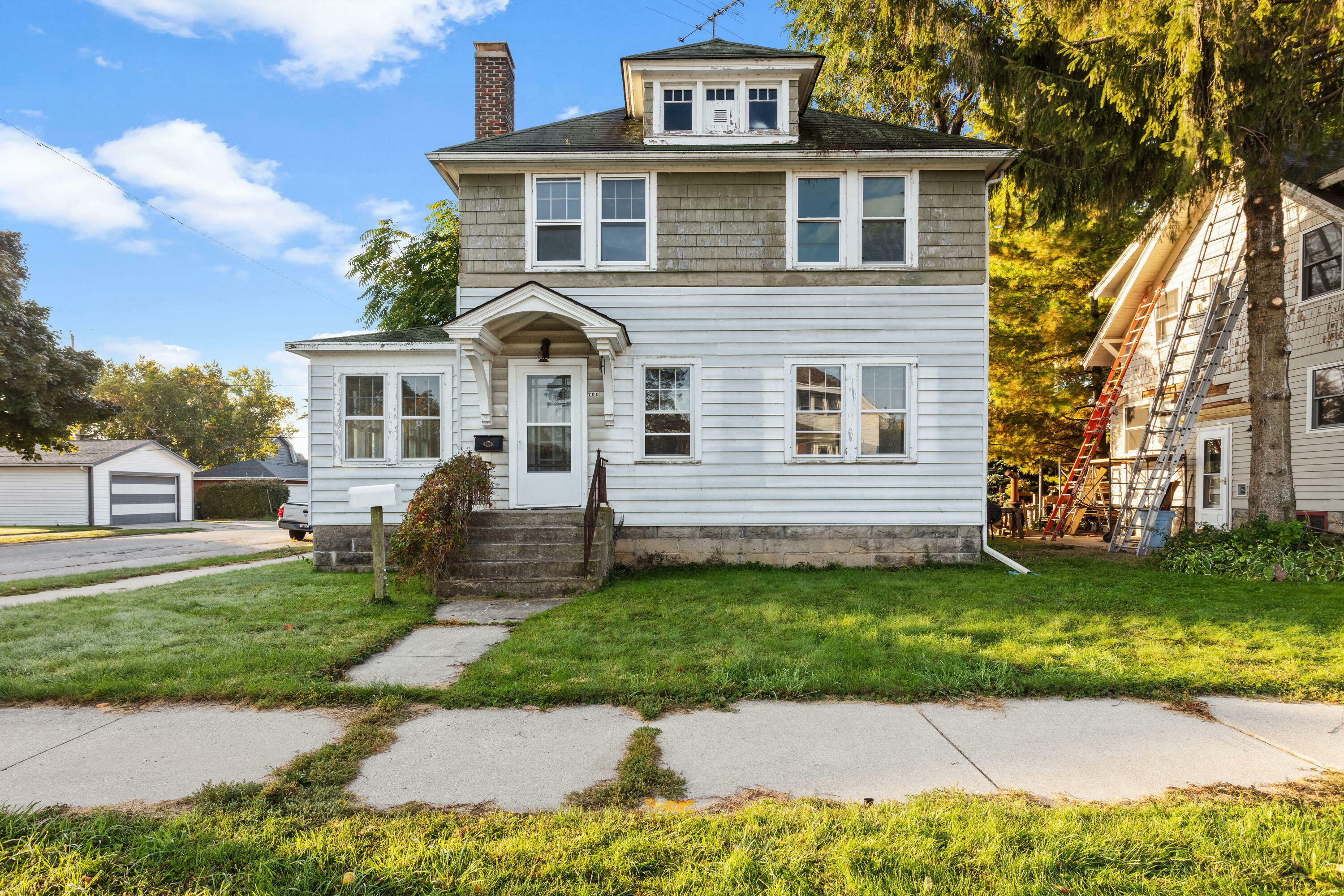 Property Photo:  701 Marshall Ave  WI 53172 