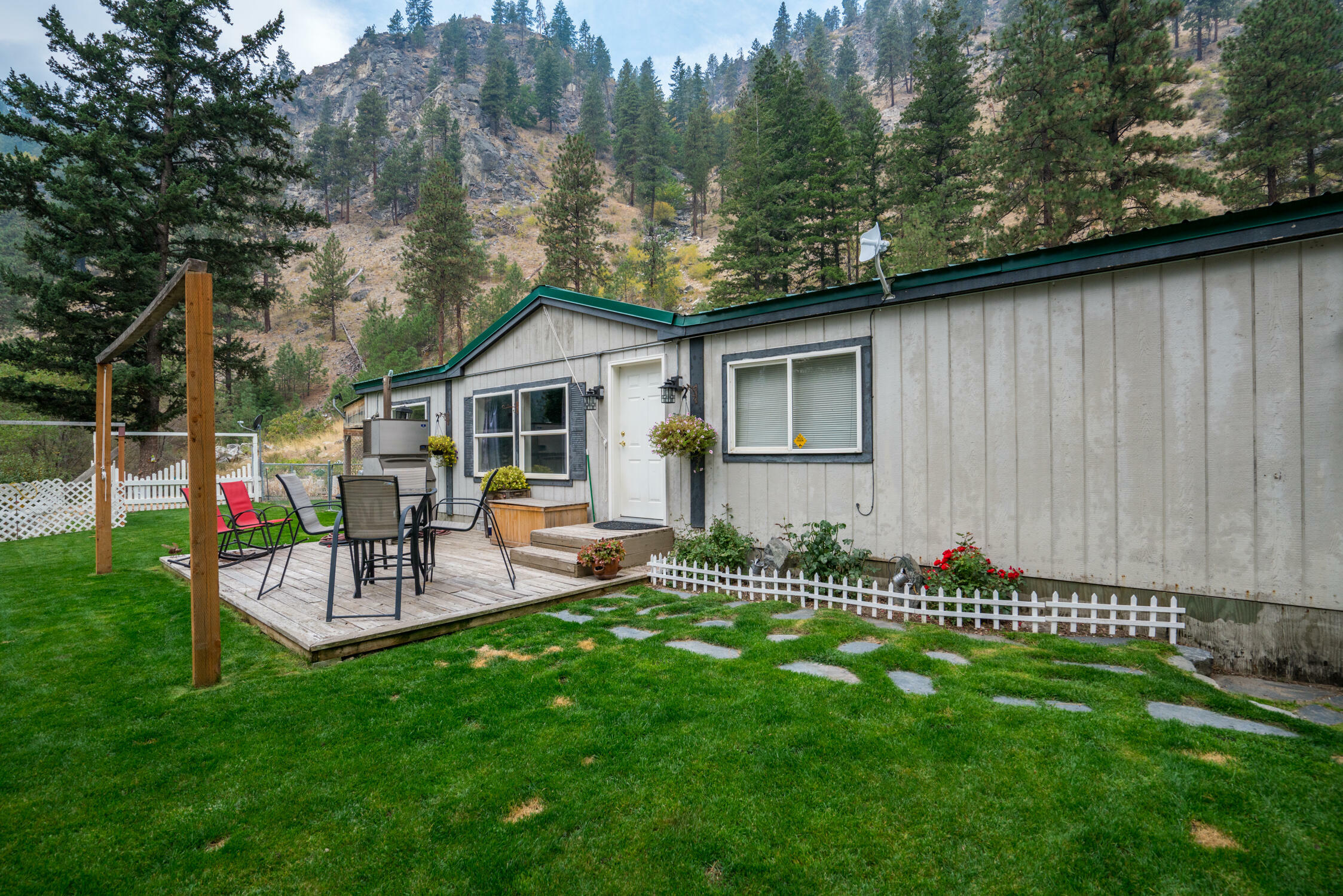 Property Photo:  4580 Navarre Coulee Rd  WA 98816 