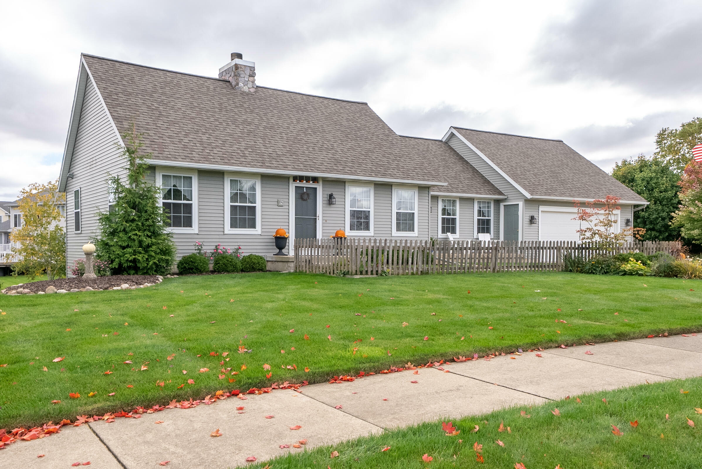 Property Photo:  2155 Hartman Court SE  MI 49316 