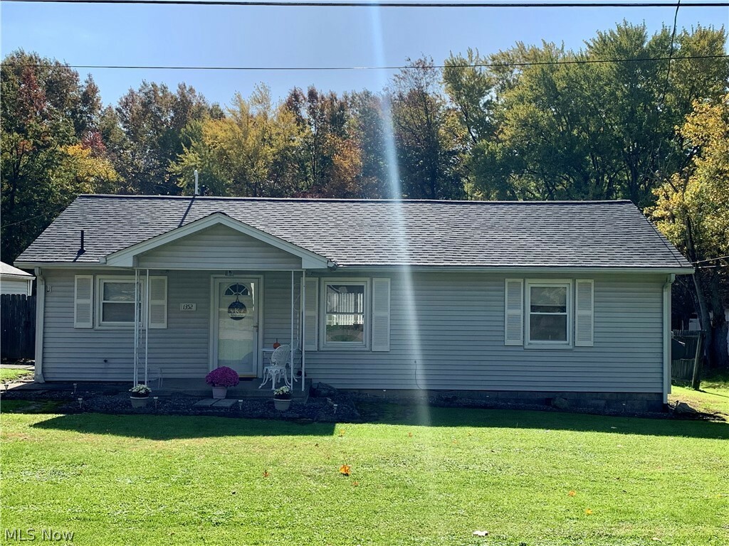 Property Photo: 1352 Heaton Boulevard OH 44446