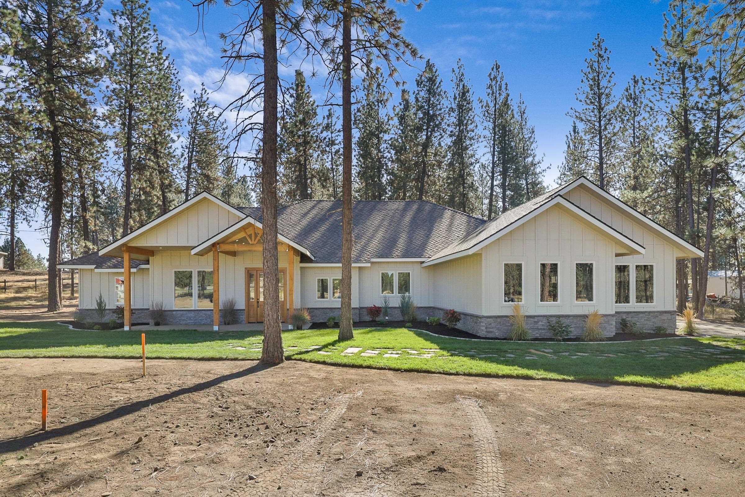 Property Photo: 1011 W White Rd WA 99224