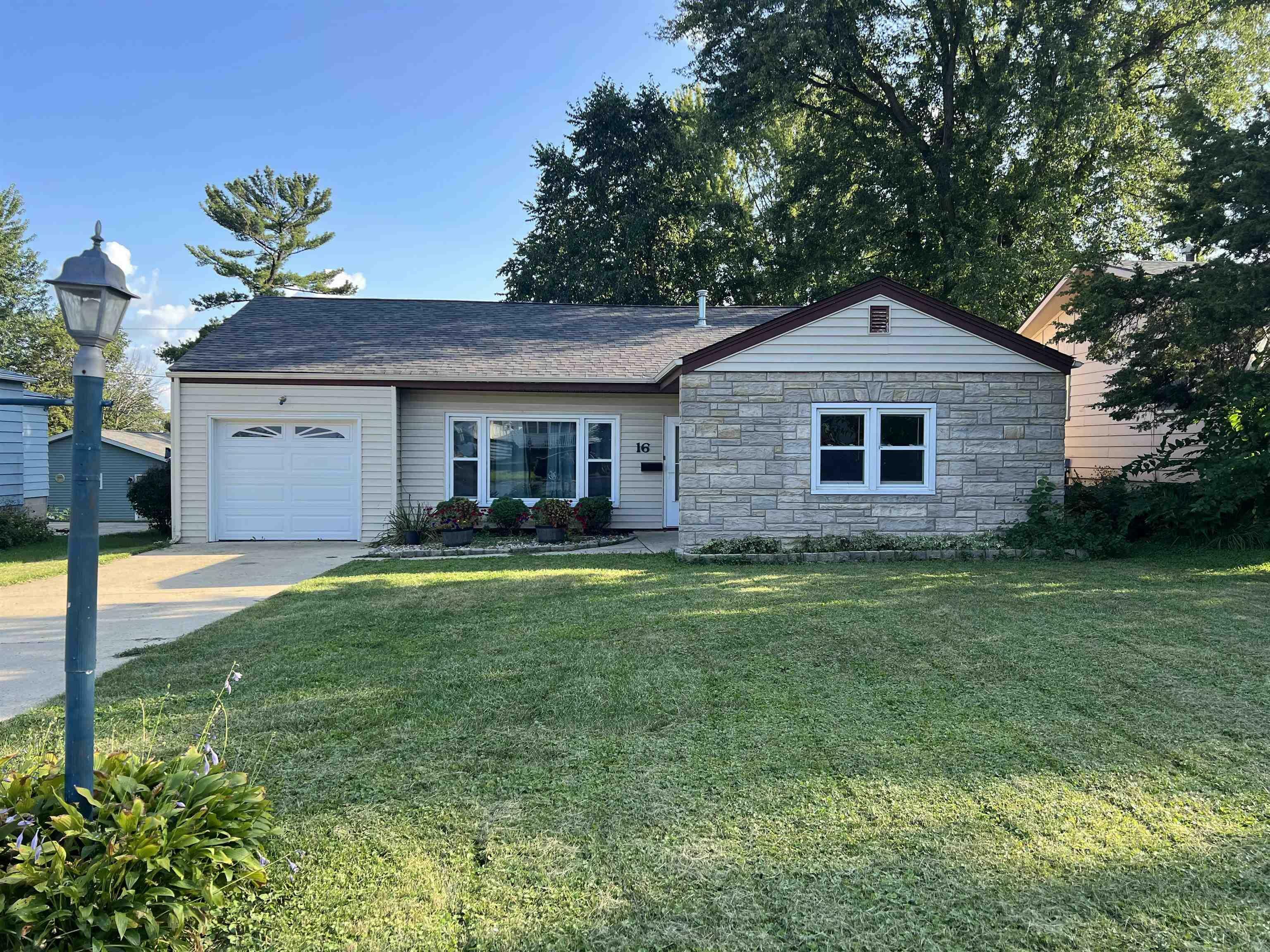 Property Photo:  16 7th St NW  IA 50662 