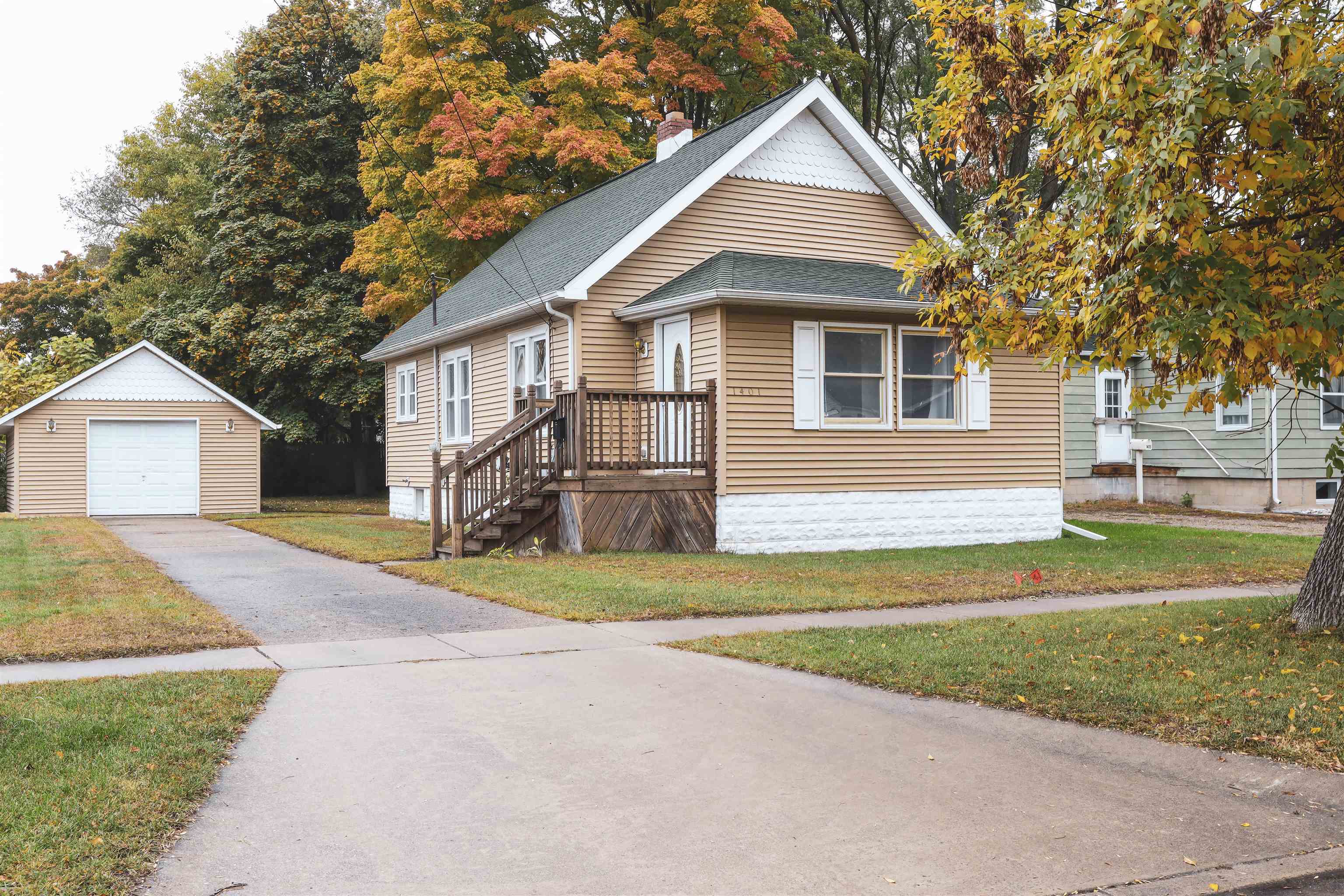 Property Photo:  1401 Lincoln  MI 48640 