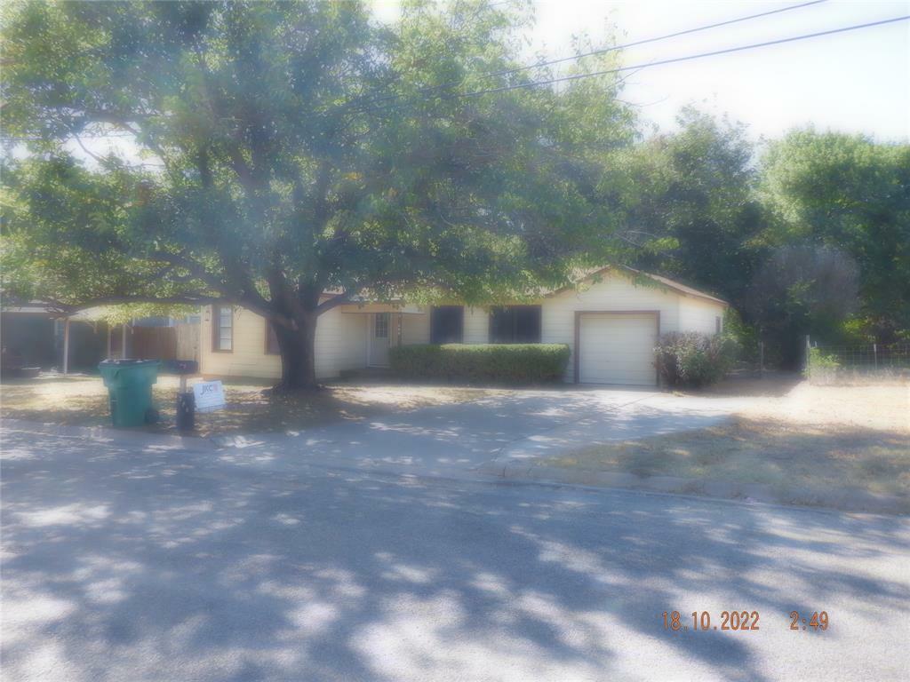 208 S 4th  Jacksboro TX 76458 photo