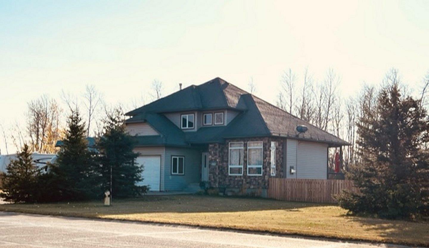Property Photo: 11001 106 Street AB T0H 1Z0