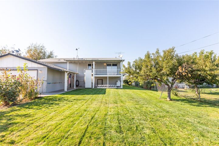 Property Photo:  650 H Street SE  WA 98848 