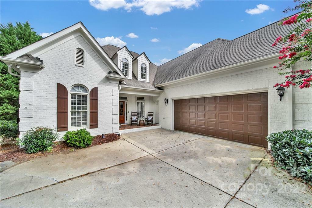 Property Photo: 8641 Tullamore Park Circle NC 28226