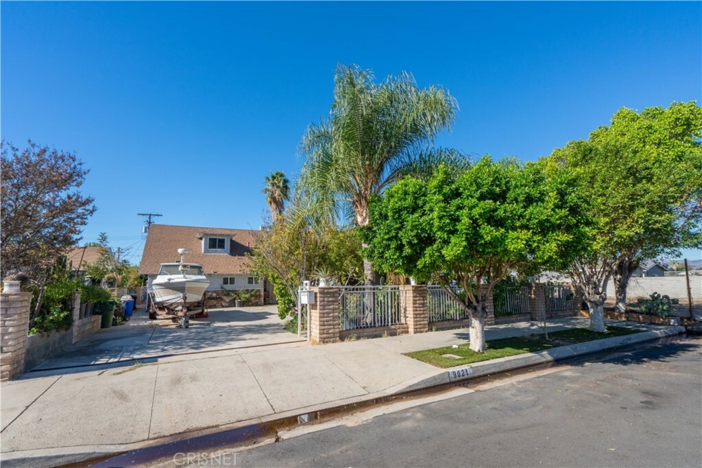 Property Photo:  9021 Oneida Avenue  CA 91352 