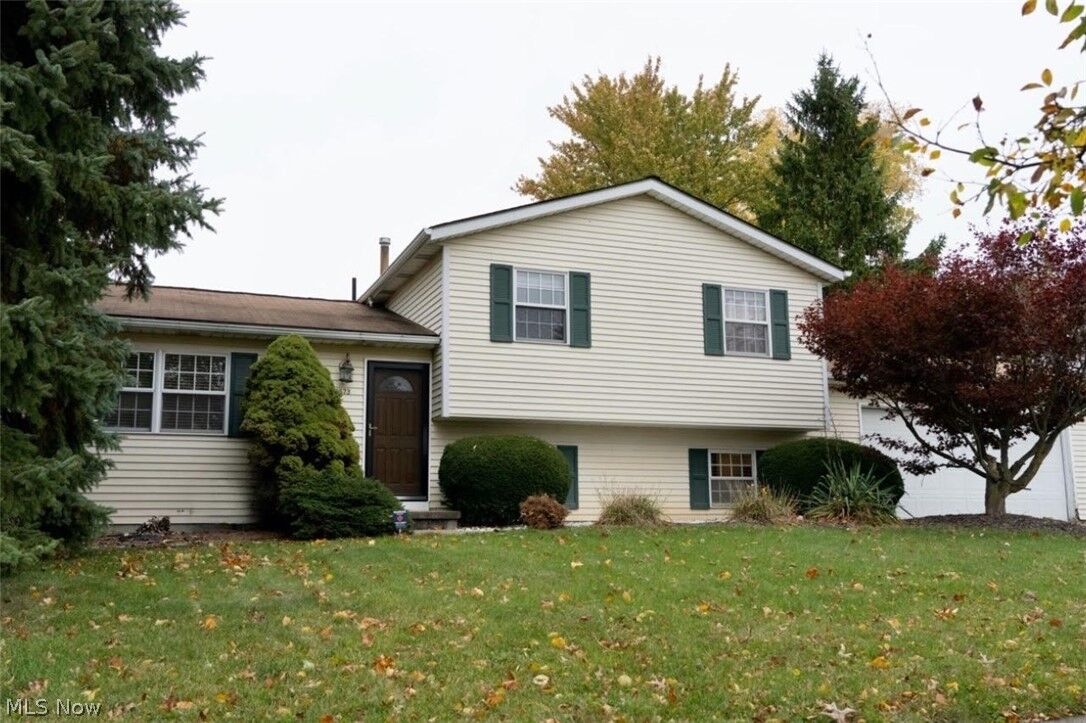 Property Photo:  8573 Groveside Drive  OH 44136 